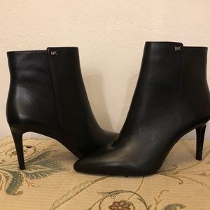 Woman’s shoes Michel kors